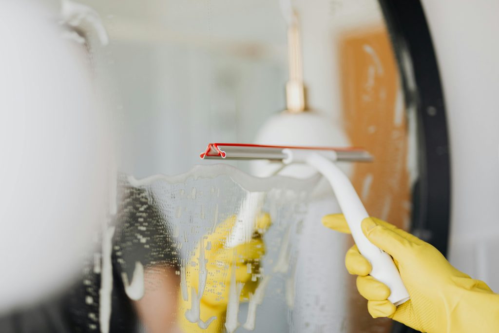 Mirror cleaning